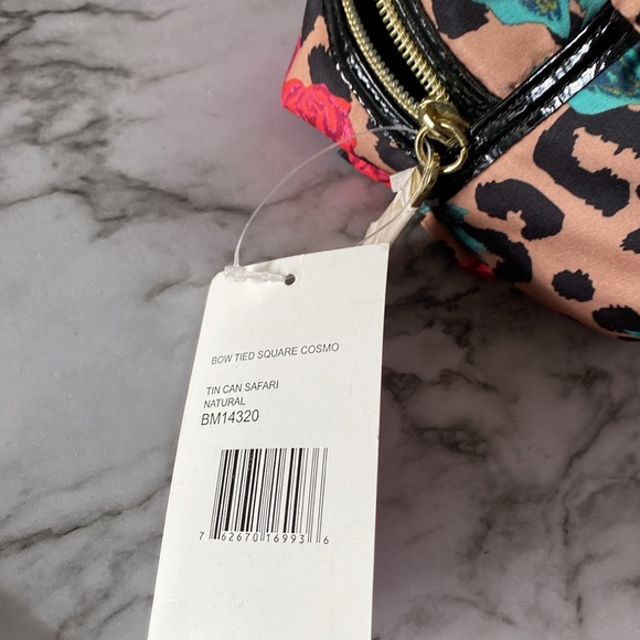 Reduced NWT Betsey Johnson bow tied square cosmo. - Picture 10 of 10